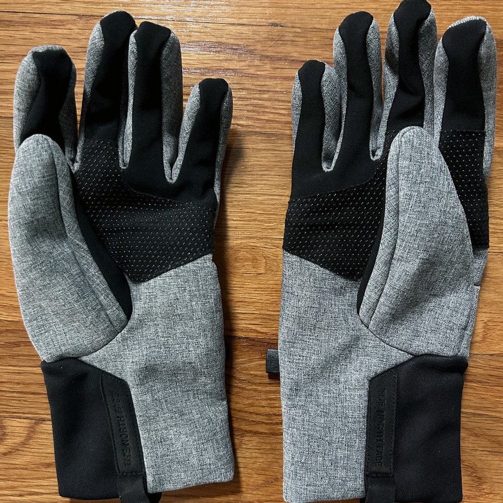 The North Face Apex plus Etip gloves